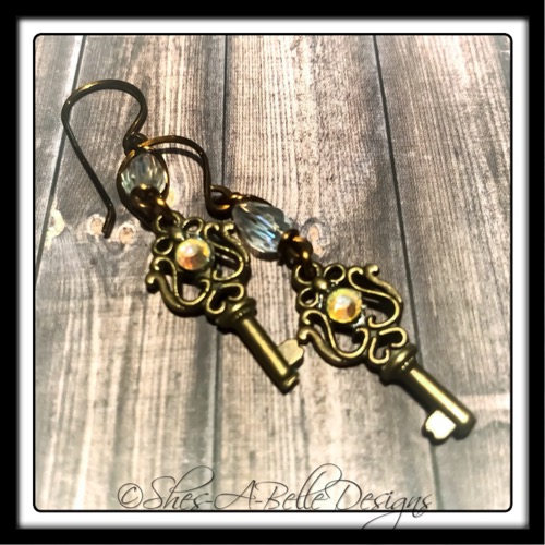 Antique Skeleton Key Charm Earrings in Antique Bronze, Steampunk Earrings Antique Skeleton Key Charm Earrings in Antique Bronze, Steampunk Earrings